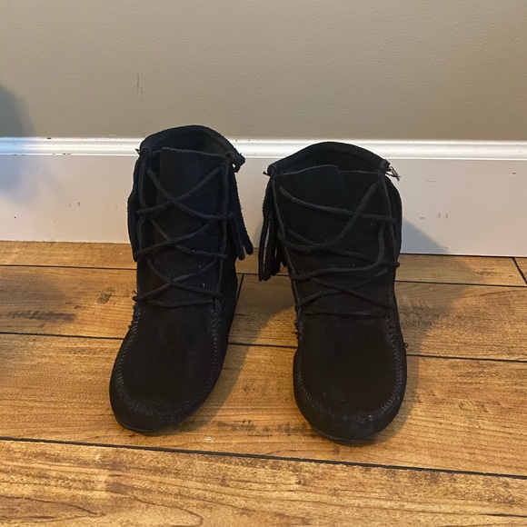 Minnetonka Moccasin boots - Picture 2 of 4